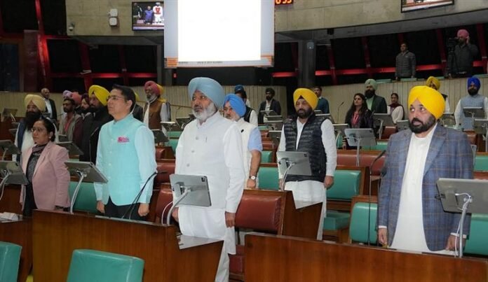 ਵਿਛੜੀਆਂ ਰੂਹਾਂ ਨੂੰ ਸ਼ਰਧਾਂਜਲੀ ਦੇਣ ਲਈ ਮੁੱਖ ਮੰਤਰੀ ਪੰਜਾਬ ਵਿਧਾਨ ਸਭਾ ਦੀ ਅਗਵਾਈ ਕਰਦੇ ਹੋਏ