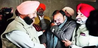 ਕੋਟਲੀ ਦਾ ਵਿਧਾਨ ਸਭਾ ਬਾਹਰ ਧਰਨਾ, ਕਿਹਾ ਸਰਕਾਰ ਦਲਿਤ ਡਿਪਟੀ CM ਬਣਾਏ, ਨਹੀਂ ਤਾਂ ਮੈਂ ਦੇਵਾਂਗਾ ਅਸਤੀਫ਼ਾ ਕੋਟਲੀ ਦਾ ਵਿਧਾਨ ਸਭਾ ਬਾਹਰ ਧਰਨਾ, ਕਿਹਾ ਸਰਕਾਰ ਦਲਿਤ ਡਿਪਟੀ CM ਬਣਾਏ, ਨਹੀਂ ਤਾਂ ਮੈਂ ਦੇਵਾਂਗਾ ਅਸਤੀਫ਼ਾ