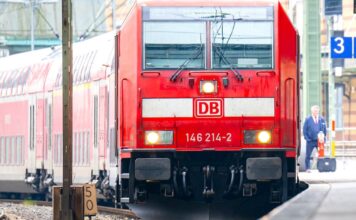 Deutsche Bahn ਅਤੇ ਰੇਲ ਡਰਾਈਵਰਾਂ ਦੀ ਯੂਨੀਅਨ ਗੱਲਬਾਤ ਦੀ ਮੇਜ਼ ‘ਤੇ ਵਾਪਸ ਆ ਗਈ ਹੈ Deutsche Bahn ਅਤੇ ਰੇਲ ਡਰਾਈਵਰਾਂ ਦੀ ਯੂਨੀਅਨ ਗੱਲਬਾਤ ਦੀ ਮੇਜ਼ 'ਤੇ ਵਾਪਸ ਆ ਗਈ ਹੈ