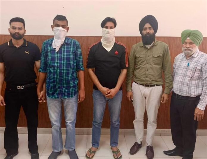 ਵਿਜੀਲੈਂਸ ਅਧਿਕਾਰੀਆਂ ਦੇ ਨਾਂ 'ਤੇ 2.50,000 ਰੁਪਏ ਲੈਣ ਵਾਲੇ ਦੋ ਨਿੱਜੀ ਵਿਅਕਤੀਆਂ ਨੂੰ ਵਿਜੀਲੈਂਸ ਨੇ ਕੀਤਾ ਗ੍ਰਿਫਤਾਰ