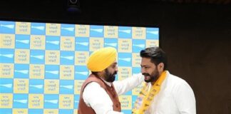 ‘ਆਪ’ ਨੇ ਸੰਗਰੂਰ ‘ਚ ਸਾਬਕਾ ਕਾਂਗਰਸੀ ਦਲਵੀਰ ਗੋਲਡੀ ਦੇ ਸ਼ਾਮਲ ਹੋਣ ‘ਤੇ ਸਥਿਤੀ ਮਜ਼ਬੂਤ ਕੀਤੀ 'ਆਪ' ਨੇ ਸੰਗਰੂਰ 'ਚ ਸਾਬਕਾ ਕਾਂਗਰਸੀ ਦਲਵੀਰ ਗੋਲਡੀ ਦੇ ਸ਼ਾਮਲ ਹੋਣ 'ਤੇ ਸਥਿਤੀ ਮਜ਼ਬੂਤ ਕੀਤੀ