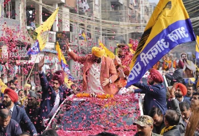 ਦਿੱਲੀ ਦੀਆਂ ਗਲ਼ੀਆਂ 'ਚ ਪੰਜਾਬ ਦੇ CM ਦਾ ਚੋਣ ਪ੍ਰਚਾਰ, ਕੇਜਰੀਵਾਲ ਦੀਆਂ ਤਾਰੀਫਾਂ ਦੇ ਬੰਨ੍ਹੇ ਪੁਲ, ਕਿਹਾ-5 ਫਰਵਰ