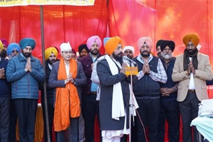 ਪੰਜਾਬ ਪੁਲਿਸ ਵੱਲੋਂ ਮਾਘੀ ਤਿਉਹਾਰ ਮੌਕੇ ਲੰਗਰ ਲਗਾਇਆ ਗਿਆ