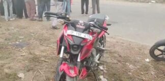 ਹੁਸ਼ਿਆਰਪੁਰ ‘ਚ ਭਿਆਨਕ ਹਾਦਸਾ, ਧੜ ਨਾਲੋਂ ਵੱਖ ਹੋ ਕੇ ਡਿੱਗਿਆ ਨੌਜਵਾਨ ਦਾ ਸਰੀਰ ਹੁਸ਼ਿਆਰਪੁਰ 'ਚ ਭਿਆਨਕ ਹਾਦਸਾ, ਧੜ ਨਾਲੋਂ ਵੱਖ ਹੋ ਕੇ ਡਿੱਗਿਆ ਨੌਜਵਾਨ ਦਾ ਸਰੀਰ