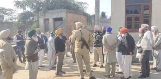 ਫਰੀਦਕੋਟ ਦੇ ਪਿੰਡ ਗੋਲੇਵਾਲਾ ‘ਚ ਗੁਟਕਾ ਸਾਹਿਬ ਦੀ ਬੇਅਦਬੀ, ਗਲੀਆਂ ਤੇ ਨਾਲੀਆਂ ਵਿੱਚ ਖਿਲਾਰੇ ਗਏ ਫਰੀਦਕੋਟ ਦੇ ਪਿੰਡ ਗੋਲੇਵਾਲਾ 'ਚ ਗੁਟਕਾ ਸਾਹਿਬ ਦੀ ਬੇਅਦਬੀ, ਗਲੀਆਂ ਤੇ ਨਾਲੀਆਂ ਵਿੱਚ ਖਿਲਾਰੇ ਗਏ