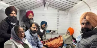 49ਵੇਂ ਦਿਨ ’ਚ ਸ਼ਾਮਲ ਡੱਲੇਵਾਲ ਦੀ ਭੁੱਖ ਹੜਤਾਲ, ਸੁੰਗੜਨ ਲੱਗੀ ਹੈ ਚਮੜੀ; ਡਾਕਟਰਾਂ ਨੇ ਆਖੀ ਇਹ ਵੱਡੀ ਗੱਲ 49ਵੇਂ ਦਿਨ ’ਚ ਸ਼ਾਮਲ ਡੱਲੇਵਾਲ ਦੀ ਭੁੱਖ ਹੜਤਾਲ, ਸੁੰਗੜਨ ਲੱਗੀ ਹੈ ਚਮੜੀ; ਡਾਕਟਰਾਂ ਨੇ ਆਖੀ ਇਹ ਵੱਡੀ ਗੱਲ