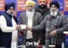 ਅਕਾਲੀ ਦਲ ਵੱਲੋਂ ਭਰਤੀ ਮੁਹਿੰਮ ਸ਼ੁਰੂ, ਭਰਤੀ ਪਰਚੀਆਂ ਦੀਆਂ ਕਾਪੀਆਂ ਪਾਰਟੀ ਆਗੂਆਂ ਨੂੰ ਵੰਡਣੀਆਂ ਸ਼ੁਰੂ ਅਕਾਲੀ ਦਲ ਵੱਲੋਂ ਭਰਤੀ ਮੁਹਿੰਮ ਸ਼ੁਰੂ, ਭਰਤੀ ਪਰਚੀਆਂ ਦੀਆਂ ਕਾਪੀਆਂ ਪਾਰਟੀ ਆਗੂਆਂ ਨੂੰ ਵੰਡਣੀਆਂ ਸ਼ੁਰੂ
