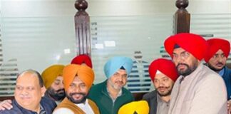 ਅੰਮ੍ਰਿਤਸਰ ਦੇ ” ਆਪ ‘ਮੇਅਰ ਜਤਿੰਦਰ ਭਾਰੇ ਲੈਂਦੇ ਹਨ, ਕੁਲਦੀਪ ਧਾਲੀਵਾਲ ਸਮਾਰੋਹ ਵਿਚ ਸ਼ਾਮਲ ਹੋਏ ਅੰਮ੍ਰਿਤਸਰ ਦੇ '' ਆਪ 'ਮੇਅਰ ਜਤਿੰਦਰ ਭਾਰੇ ਲੈਂਦੇ ਹਨ, ਕੁਲਦੀਪ ਧਾਲੀਵਾਲ ਸਮਾਰੋਹ ਵਿਚ ਸ਼ਾਮਲ ਹੋਏ