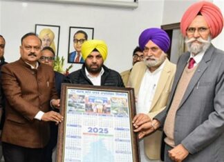 ਪੰਜਾਬ ਦੇ ਬਿਜਲੀ ਮੰਤਰੀ ਨੇ PSPCL ਅਤੇ PSTCL ਦੇ 2025 ਕੈਲੰਡਰ ਦਾ ਉਦਘਾਟਨ ਕੀਤਾ ਪੰਜਾਬ ਦੇ ਬਿਜਲੀ ਮੰਤਰੀ ਨੇ PSPCL ਅਤੇ PSTCL ਦੇ 2025 ਕੈਲੰਡਰ ਦਾ ਉਦਘਾਟਨ ਕੀਤਾ