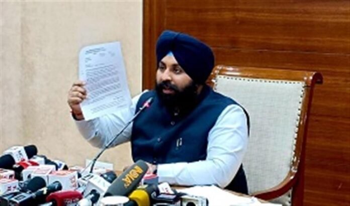 ਪੰਜਾਬ ਸਰਕਾਰ ਨੇ ਖੇਤਰੀ ਭਾਸ਼ਾਵਾਂ ਦੇ ਸੀਬੀਐਸਈ ਦੀ 'ਹਾਸ਼ੀਏ' ਤੇ 'ਹਾਸ਼ੀਏ' ਤੇ ਕਾਬਲੀਕਰਨ ਲਈ ਪੰਜਾਬ ਸਰਕਾਰ ਪੰਜਾਬੀ ਪੰਜਾਬੀ ਲਾਜ਼ਮੀ ਪੰਜਾਬੀ ਲਾਜ਼ਮੀ ਬਣਾ ਲਈ