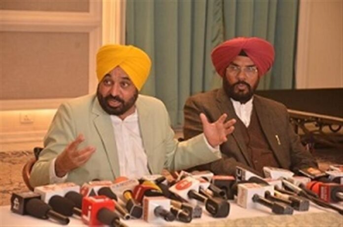 ਮੁੱਖ ਮੰਤਰੀ ਨੇ ਗੋਈ ਦੀ ਚਾਲ ਨੂੰ ਦੁਬਾਰਾ ਅੰਮ੍ਰਿਤਸਰ ਵਿਖੇ ਭਾਰਤੀਆਂ ਨੂੰ ਦੇਸ਼ ਨਿਕਾਲਾ ਲੈ ਕੇ ਲੈਂਡ ਜਹਾਜ਼ ਨੂੰ ਦੁਬਾਰਾ ਪਹੁੰਚਾਉਣ ਦਾ ਵਿਰੋਧ ਕੀਤਾ