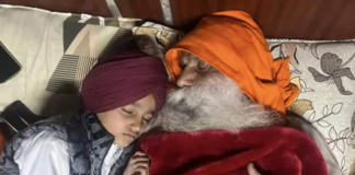 ਭੁੱਖ ਹੜਤਾਲ ਦਾ 74ਵਾਂ ਦਿਨ, ਗੰਗਾਜਲ ਲੈ ਕੇ ਪਹੁੰਚੇ ਕਿਸਾਨ, ਪੋਤੇ ਨੇ ਦਾਦੇ ਨੂੰ ਪਾਈ ਜੱਫੀ, ਭੁੱਖ ਹੜਤਾਲ ਦਾ 74ਵਾਂ ਦਿਨ, ਗੰਗਾਜਲ ਲੈ ਕੇ ਪਹੁੰਚੇ ਕਿਸਾਨ, ਪੋਤੇ ਨੇ ਦਾਦੇ ਨੂੰ ਪਾਈ ਜੱਫੀ,