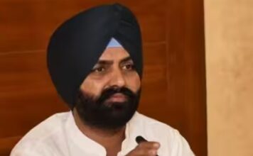 ਪਾਠ ਦੌਰਾਨ ਡਿੱਗੀ ਛੱਤ ‘ਚ 22 ਲੋਕ ਦੱਬੇ ਇੱਕ ਦੀ ਮੌਤ, ਹਾਦਸੇ ਤੋਂ ਬਾਅਦ ਪੰਜਾਬ ਸਰਕਾਰ ਨੇ ਕੀਤਾ ਵੱਡਾ ਐਲਾਨ ਪਾਠ ਦੌਰਾਨ ਡਿੱਗੀ ਛੱਤ 'ਚ 22 ਲੋਕ ਦੱਬੇ ਇੱਕ ਦੀ ਮੌਤ, ਹਾਦਸੇ ਤੋਂ ਬਾਅਦ ਪੰਜਾਬ ਸਰਕਾਰ ਨੇ ਕੀਤਾ ਵੱਡਾ ਐਲਾਨ
