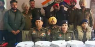 ਪੰਜਾਬ ਪੁਲਿਸ ਦੇ ਹੱਥ ਵੱਡੀ ਕਾਮਯਾਬੀ, ਗੈਂਗਸਟਰ ਅਰਸ਼ ਡੱਲਾ ਦੇ 2 ਗੁਰਗੇ ਕੀਤੇ ਕਾਬੂ, ਵੱਡੀ ਗਿਣਤੀ ‘ਚ ਨਜਾਇਜ਼ ਪੰਜਾਬ ਪੁਲਿਸ ਦੇ ਹੱਥ ਵੱਡੀ ਕਾਮਯਾਬੀ, ਗੈਂਗਸਟਰ ਅਰਸ਼ ਡੱਲਾ ਦੇ 2 ਗੁਰਗੇ ਕੀਤੇ ਕਾਬੂ, ਵੱਡੀ ਗਿਣਤੀ 'ਚ ਨਜਾਇਜ਼