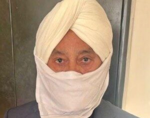 ਅਮਰੂਦ ਬਾਗ ਘੁਟਾਲਾ ‘ਚ ਭਗੌੜਾ ਮੁਲਜ਼ਮ ਵਿਜੀਲੈਂਸ ਵੱਲੋਂ ਕਾਬੂ, ਸਰਕਾਰੀ ਰਿਕਾਰਡ ਨਾਲ ਛੇੜਖਾਨੀ ਕਰਕੇ ਡਕਾਰ ਲਏ 12 ਅਮਰੂਦ ਬਾਗ ਘੁਟਾਲਾ 'ਚ ਭਗੌੜਾ ਮੁਲਜ਼ਮ ਵਿਜੀਲੈਂਸ ਵੱਲੋਂ ਕਾਬੂ, ਸਰਕਾਰੀ ਰਿਕਾਰਡ ਨਾਲ ਛੇੜਖਾਨੀ ਕਰਕੇ ਡਕਾਰ ਲਏ 12