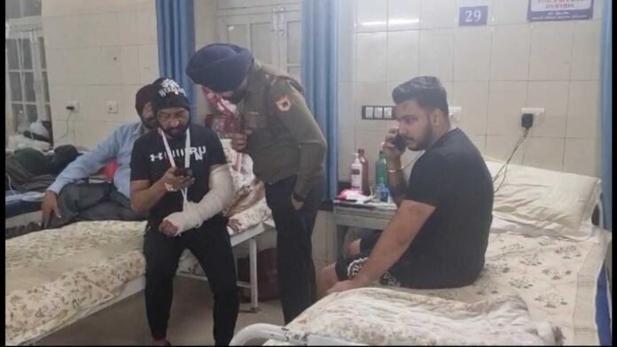 ਐਫਆਈਆਰ ਕੋਲੋਨਲ 'ਤੇ ਪਈ ਪਟਿਆਲੇ ਪੁਲਿਸ ਨੂੰ ਮੁਅੱਤਲ ਕਰਨ ਲਈ ਮੁਅੱਤਲ ਕਰ ਦਿੱਤਾ ਗਿਆ
