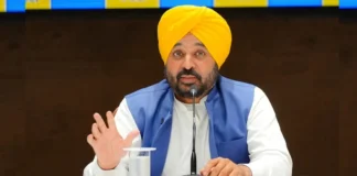 ਚਿਤਾਵਨੀ ਮਗਰੋਂ ਤਹਿਸੀਲਦਾਰਾਂ ਖਿਲਾਫ ਮਾਨ ਸਰਕਾਰ ਦੀ ਕਾਰਵਾਈ, 14 ਤਹਿਸੀਲਦਾਰਾਂ ਨੂੰ ਕੀਤਾ ਗਿਆ ਮੁਅੱਤਲ ਚਿਤਾਵਨੀ ਮਗਰੋਂ ਤਹਿਸੀਲਦਾਰਾਂ ਖਿਲਾਫ ਮਾਨ ਸਰਕਾਰ ਦੀ ਕਾਰਵਾਈ, 14 ਤਹਿਸੀਲਦਾਰਾਂ ਨੂੰ ਕੀਤਾ ਗਿਆ ਮੁਅੱਤਲ
