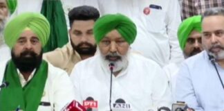”ਕਿਸਾਨਾਂ ਦੇ ਮਨਾਂ ‘ਚੋਂ ਉਤਰੀ ਮਾਨ ਸਰਕਾਰ…” SKM ਦੀ ਦੋ ਟੁੱਕ – ਪਹਿਲਾਂ ਸਰਕਾਰ ਮਾਹੌਲ ਠੀਕ ਕਰੇ, ਮੀਟਿੰਗਾਂ ਫੇਰ… ''ਕਿਸਾਨਾਂ ਦੇ ਮਨਾਂ 'ਚੋਂ ਉਤਰੀ ਮਾਨ ਸਰਕਾਰ...'' SKM ਦੀ ਦੋ ਟੁੱਕ - ਪਹਿਲਾਂ ਸਰਕਾਰ ਮਾਹੌਲ ਠੀਕ ਕਰੇ, ਮੀਟਿੰਗਾਂ ਫੇਰ...