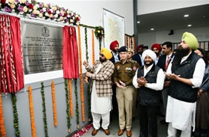 wnewstv.com ਮੁੱਖ ਮੰਤਰੀ ਨੇ ਸਿਟੀ ਨਿਗਰਾਨੀ ਅਤੇ ਮੁਹਾਲੀ ਵਿਖੇ ਟ੍ਰੈਫਿਕ ਪ੍ਰਬੰਧਨ ਦਾ ਪਹਿਲਾ ਸਥਾਨ ਲਾਂਚ ਕੀਤਾ ਮੁੱਖ ਮੰਤਰੀ ਨੇ ਸਿਟੀ ਨਿਗਰਾਨੀ ਅਤੇ ਮੁਹਾਲੀ ਵਿਖੇ ਟ੍ਰੈਫਿਕ ਪ੍ਰਬੰਧਨ ਦਾ ਪਹਿਲਾ ਸਥਾਨ ਲਾਂਚ ਕੀਤਾ