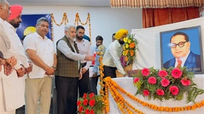 ਕਟਾਰੁਚਕ ਨੌਜਵਾਨਾਂ ਨੂੰ ਡਾ. ਅੰਬੇਡਕਰ ਦੁਆਰਾ ਦਰਸਾਏ ਗਏ ਰਸਤੇ ਦੀ ਪਾਲਣਾ ਕਰਨ ਦਾ ਸੱਦਾ ਦਿੰਦਾ ਹੈ