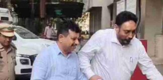 AAP ਵਿਧਾਇਕ ਰਮਨ ਅਰੋੜਾ ਨੂੰ ਅਦਾਲਤ ਨੇ 5 ਦਿਨਾਂ ਦੇ ਰਿਮਾਂਡ ’ਤੇ ਭੇਜਿਆ ,ਵਿਜੀਲੈਂਸ ਵੱਲੋਂ ਕੀਤੀ ਜਾਵੇਗੀ ਪੁੱਛਗਿੱਛ AAP ਵਿਧਾਇਕ ਰਮਨ ਅਰੋੜਾ ਨੂੰ ਅਦਾਲਤ ਨੇ 5 ਦਿਨਾਂ ਦੇ ਰਿਮਾਂਡ ’ਤੇ ਭੇਜਿਆ ,ਵਿਜੀਲੈਂਸ ਵੱਲੋਂ ਕੀਤੀ ਜਾਵੇਗੀ ਪੁੱਛਗਿੱਛ
