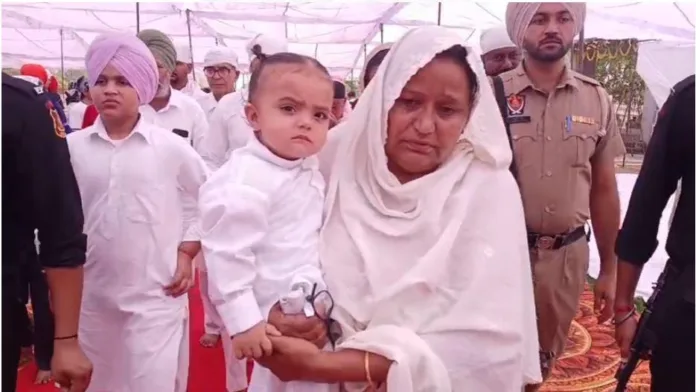 ਛੋਟਾ ਸਿੱਧੂ ਮੂਸੇਵਾਲਾ ਪਹੁੰਚਿਆ ਵੱਡੇ ਭਰਾ ਦੀ ਬਰਸੀ 'ਚ, ਦੇਖੋ ਭਾਵੁਕ ਕਰ ਦੇਣ ਵਾਲੀਆਂ ਤਸਵੀਰਾਂ