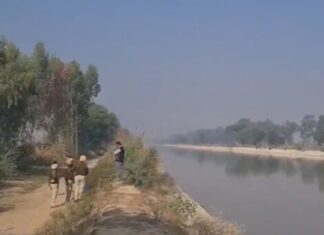 ਪੰਜਾਬ ਪੁਲਿਸ ਦਾ ਸ਼ਰਮਨਾਕ ਕਾਰਾ ! ASI ਨੇ ਨਸ਼ੇ ‘ਚ ਟੁੰਨ ਹੋ ਕੇ ਚਲਾਈ ਗੋਲ਼ੀ, ਨੌਜਵਾਨ ਦੀ ਹੋਈ ਮੌਤ, ਲਾਸ਼ ਨੂੰ ਨਹਿਰ ਪੰਜਾਬ ਪੁਲਿਸ ਦਾ ਸ਼ਰਮਨਾਕ ਕਾਰਾ ! ASI ਨੇ ਨਸ਼ੇ 'ਚ ਟੁੰਨ ਹੋ ਕੇ ਚਲਾਈ ਗੋਲ਼ੀ, ਨੌਜਵਾਨ ਦੀ ਹੋਈ ਮੌਤ, ਲਾਸ਼ ਨੂੰ ਨਹਿਰ