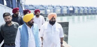 ਵੱਡੀ ਖ਼ਬਰ ! ਪਾਣੀਆਂ ਦੇ ਮੁੱਦੇ ਨੂੰ ਲੈ ਕੇ ਮੁੜ ਅਦਾਲਤ ਗਈ ਪੰਜਾਬ ਸਰਕਾਰ, 6 ਮਈ ਦੇ ਫ਼ੈਸਲੇ ਨੂੰ ਦੱਸਿਆ ਗ਼ਲਤ ਵੱਡੀ ਖ਼ਬਰ ! ਪਾਣੀਆਂ ਦੇ ਮੁੱਦੇ ਨੂੰ ਲੈ ਕੇ ਮੁੜ ਅਦਾਲਤ ਗਈ ਪੰਜਾਬ ਸਰਕਾਰ, 6 ਮਈ ਦੇ ਫ਼ੈਸਲੇ ਨੂੰ ਦੱਸਿਆ ਗ਼ਲਤ