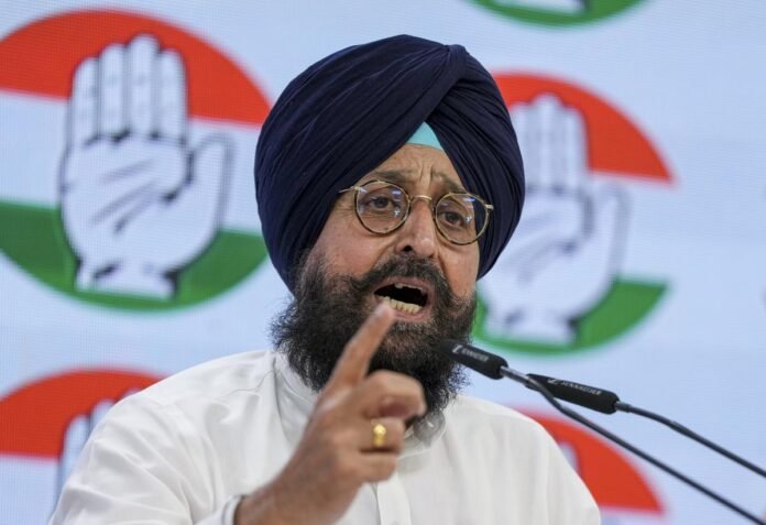 ਮਾਨ ਸਰਕਾਰ ਵੱਲੋਂ ਲਿਆ 11,200 ਕਰੋੜ ਰੁਪਏ ਦਾ ਕਰਜ਼ਾ ਪੰਜਾਬ ਦੀ ਮਾੜੀ ਆਰਥਿਕ ਹਾਲਤ ਦਾ 'ਸ਼ੀਸ਼ਾ' : ਪ੍ਰਤਾਪ ਬਾਜਵਾ