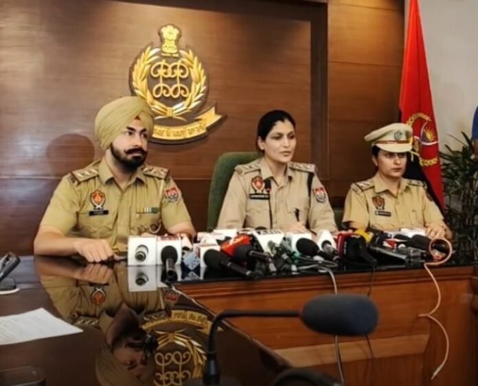 ਸਾਈਬਰ ਠੱਗਾਂ ਦਾ ਪਰਦਾਫਾਸ਼!, ਕਿਰਾਏ ਦੇ ਫਲੈਟ 'ਚ ਰਹਿ ਕੇ ਚਲਾ ਰਹੇ ਸੀ ਫਰਜ਼ੀ ਕੰਪਨੀ, ਲੋਕਾਂ ਨਾਲ ਮਾਰੀ ਕਰੋੜਾਂ