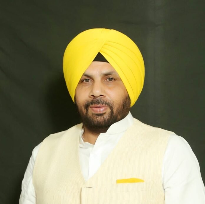 ਪੰਜਾਬ ਦੇ ਵਸਨੀਕ ਨਿਰਧਾਰਤ ਬਿਜਲੀ ਕੱਟਾਂ ਵਿੱਚ ਗਰਮੀ ਮਹਿਸੂਸ ਕਰਦੇ ਹਨ