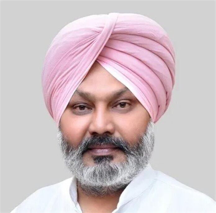 ਚੀਮਾ ਨੇ ਡੈਮਿਟ ਦੇ ਅਧੀਨ ਵੱਖ-ਵੱਖ ਡਾਇਰੈਕਟਰੇਟਸ ਨੂੰ ਮਿਲਾਉਣ ਦੇ ਕੈਬਨਿਟ ਦੇ ਫੈਸਲੇ ਦੀ ਵਰਤੋਂ ਕੀਤੀ. ਵਿੱਤ ਦਾ
