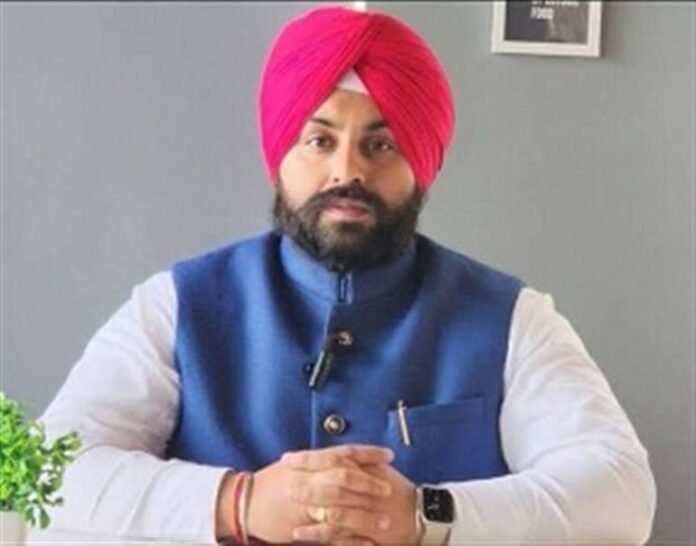 ਪੰਜਾਬ ਸਕੂਲ ਐਜੂਕੇਸ਼ਨ ਡਿਸਟ ਨੇ ਐਸ.ਆਰ. ਸਹਾਇਕ ਨੂੰ 126 ਕਲਰਕਾਂ ਨੂੰ ਉਤਸ਼ਾਹਤ ਕੀਤਾ