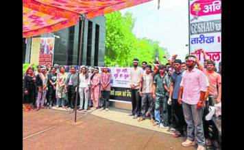 ਹਰਿਆਣਾ ਸਰਕਾਰ ਅਖੀਰ ਵਿੱਚ ਝਪਕਦੀ ਹੈ, ਹਾਓ ਸਟੈਂਡਆਫ ਨੂੰ ਤੋੜਨ ਲਈ ਪੈਨਲ ਸੈਟ ਕਰਦਾ ਹੈ ਹਰਿਆਣਾ ਸਰਕਾਰ ਅਖੀਰ ਵਿੱਚ ਝਪਕਦੀ ਹੈ, ਹਾਓ ਸਟੈਂਡਆਫ ਨੂੰ ਤੋੜਨ ਲਈ ਪੈਨਲ ਸੈਟ ਕਰਦਾ ਹੈ
