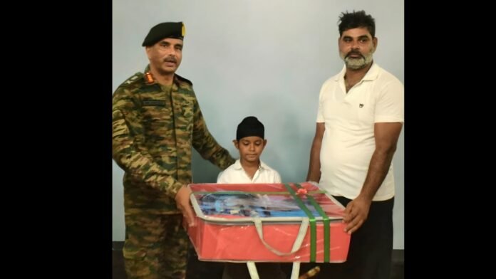 ਆਰਮੀਨ 10 ਸਾਲਾ ਪੰਜਾਬ ਲੜਕੇ ਦੀ ਸਿੱਖਿਆ ਨੂੰ ਸਪਾਂਸਰ ਕਰੇਗੀ ਜਿਸਨੇ ਵਾਂਡਰਾਂ ਨੂੰ ਕਾਰਵਾਈ ਦੌਰਾਨ ਫੌਜੀਆਂ ਨੂੰ ਲਸੀ ਦੀ ਸਪਲਾਈ ਕੀਤੀ