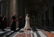 Pope warns against threats to human dignity in social networks and D-Times