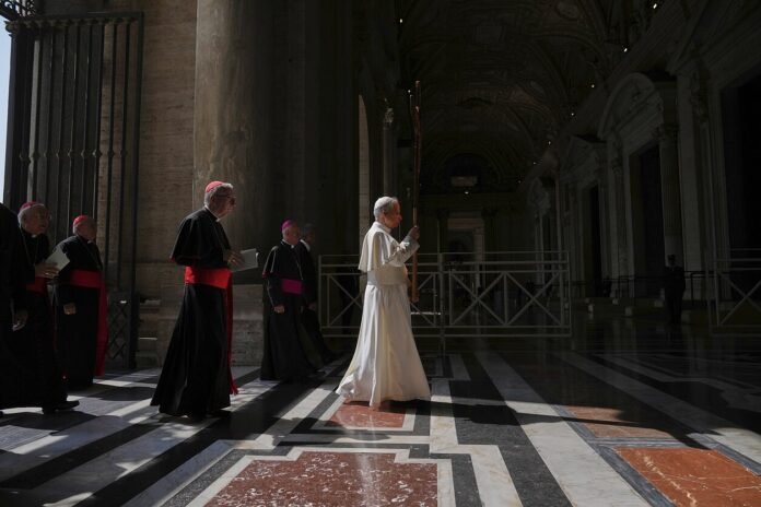 Pope warns against threats to human dignity in social networks and D-Times