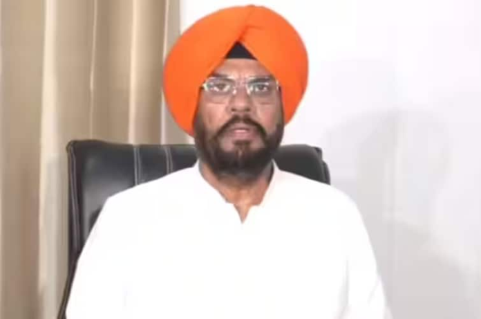 ਕੈਬਨਿਟ ਤੋਂ ਅਸਤੀਫਾ ਦੇਣ ਤੋਂ ਬਾਅਦ ਬੋਲੇ ਕੁਲਦੀਪ ਧਾਲੀਵਾਲ, ਕਿਹਾ - ਮੈਂ ਵਿਭਾਗਾਂ ਦੀ ਲੜਾਈ 'ਚ ਸ਼ਾਮਲ ਨਹੀਂ ਹਾਂ