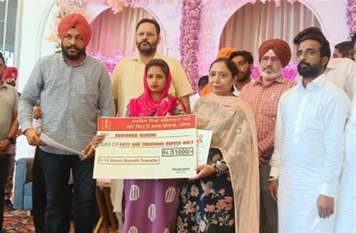 ਡਾ. ਬਲਜੀਤ ਕੌਰ ਨੇ 8.72cr ਤੋਂ 505 ਐਸਸੀ ਪਰਿਵਾਰਾਂ ਨੂੰ ਕਰਜ਼ਾ ਛੋਟ ਦੇ ਸਰਟੀਫਿਕੇਟ ਸੌਂਪਿਆ