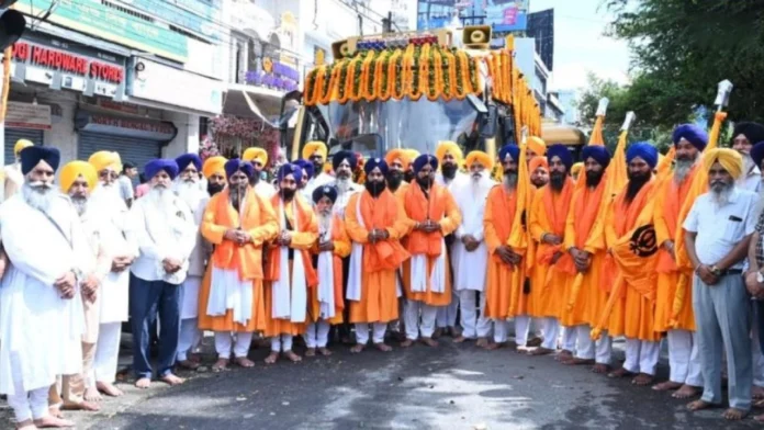 ਸ੍ਰੀ ਗੁਰੂ ਤੇਗ ਬਹਾਦਰ ਸਾਹਿਬ ਦੇ ਸ਼ਹੀਦੀ ਸਾਕੇ ਦੀ 350 ਸਾਲਾ ਸ਼ਤਾਬਦੀ, ਸ਼ਹੀਦੀ ਨਗਰ ਕੀਰਤਨ ਕਲਕੱਤੇ ਤੋਂ ਆਸਨਸੋਲ ਲਈ ਰਵਾਨਾ