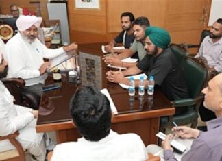 ਚੀਮਾ ਜੰਗਲ ਅਤੇ ਸਿੱਖਿਆ ਵਿਭਾਗ ਯੂਨੀਅਨਾਂ ਨਾਲ ਜੁੜੇ ਹੋਏ ਹਨ, ਜਾਇਜ਼ ਮੁੱਦਿਆਂ ਨੂੰ ਸੁਲਝਾਉਣ ਲਈ ਭਰੋਸਾ ਕਰਦੇ ਹਨ Cheema Engages with Forest and Education Department Unions, Assures to Resolve Legitimate Issues
