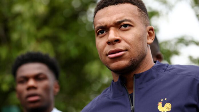 France begins its search for a third star