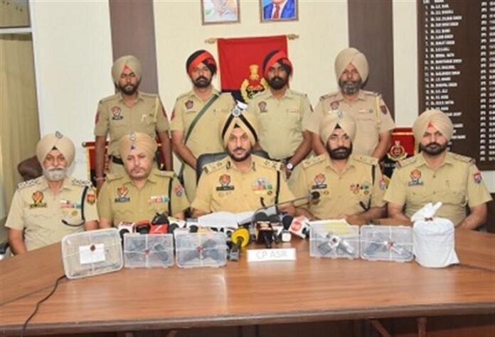 Arms smuggling kingpin Modi seizes 6 weapons, 5.75 lakh rupees