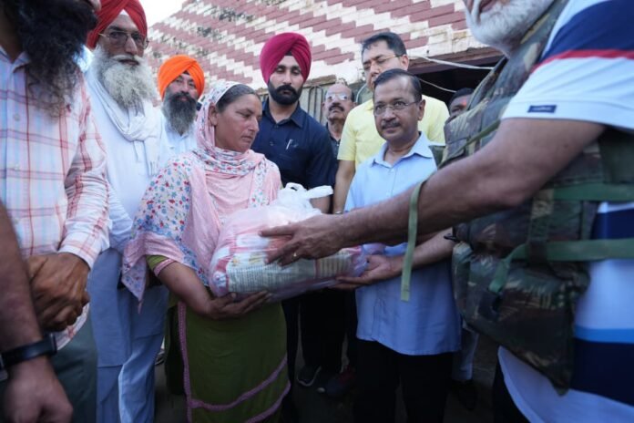 Kejriwal visited flood-affected areas, gave encouragement to the people