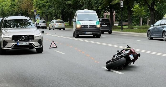 Mass accident in Kaunas - 3 cars, barrier and motorcycle collided