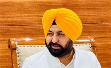 ਪੰਜਾਬ ਨੇ ਤੁਰੰਤ ਟ੍ਰੈਕ ‘ਤੇ ਟ੍ਰੈਕ’ ਤੇ ਸੁਧਾਰ ਕੀਤਾ ਕਿਉਂਕਿ ਹੜ੍ਹ ਦੀ ਸਥਿਤੀ ਵਿਚ ਸੁਧਾਰ ਹੋਇਆ: ਮੁਜ਼ਦਿਅਨ Punjab on track again as flood situation improves : Mundian