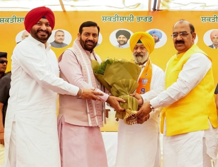 ਸ਼੍ਰੋਮਣੀ ਅਕਾਲੀ ਦਲ ਨੂੰ ਵੱਡਾ ਝਟਕਾ, ਸੀਨੀਅਰ ਅਕਾਲੀ ਆਗੂ ਭਾਜਪਾ 'ਚ ਸ਼ਾਮਲ; ਸਿਆਸੀ ਜਗਤ 'ਚ ਮੱਚੀ ਹਲਚਲ...