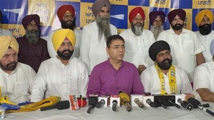 ਤਰਨਤਾਰਨ 'ਚ ਕਾਂਗਰਸੀ ਆਗੂ ਤੇ ਆਜ਼ਾਦ ਉਮੀਦਵਾਰ ਹਰਪਾਲ ਸਿੰਘ 'ਆਪ' 'ਚ ਸ਼ਾਮਲ ਹੋਏ Congress Leader and Independent Candidate Harpal Singh Joins AAP in Tarn Taran