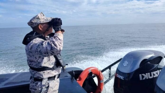 ਮਲੇਸ਼ੀਆ ਤੱਟ ਨੇੜੇ ਵਾਪਰਿਆ ਵੱਡਾ ਸਮੁੰਦਰੀ ਹਾਦਸਾ, 300 ਦੇ ਕਰੀਬ ਪ੍ਰਵਾਸੀਆਂ ਨੂੰ ਲੈ ਕੇ ਜਾ ਰਹੇ ਕਿਸ਼ਤੀ ਪਲਟੀ ਮਲੇਸ਼ੀਆ ਤੱਟ ਨੇੜੇ ਵਾਪਰਿਆ ਵੱਡਾ ਸਮੁੰਦਰੀ ਹਾਦਸਾ, 300 ਦੇ ਕਰੀਬ ਪ੍ਰਵਾਸੀਆਂ ਨੂੰ ਲੈ ਕੇ ਜਾ ਰਹੇ ਕਿਸ਼ਤੀ ਪਲਟੀ