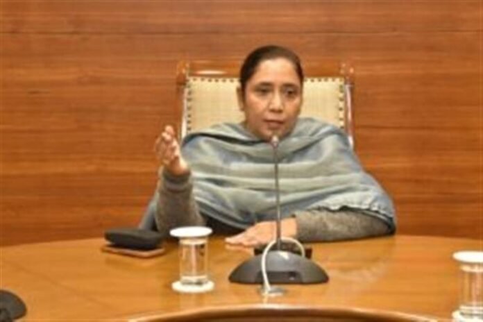 24 ਗ੍ਰੇਡ-4 ਦੇ ਕਰਮਚਾਰੀਆਂ ਨੂੰ ਕਲਰਕਾਂ ਵਜੋਂ ਪਦਉੱਨਤ ਕੀਤਾ - ਡਾ. ਬਲਜੀਤ ਕੌਰ ਨੇ ਤਰੱਕੀ ਦੇ ਹੁਕਮ ਜਾਰੀ ਕੀਤੇ 24 ਗ੍ਰੇਡ-4 ਦੇ ਕਰਮਚਾਰੀਆਂ ਨੂੰ ਕਲਰਕਾਂ ਵਜੋਂ ਪਦਉੱਨਤ ਕੀਤਾ - ਡਾ. ਬਲਜੀਤ ਕੌਰ ਨੇ ਤਰੱਕੀ ਦੇ ਹੁਕਮ ਜਾਰੀ ਕੀਤੇ